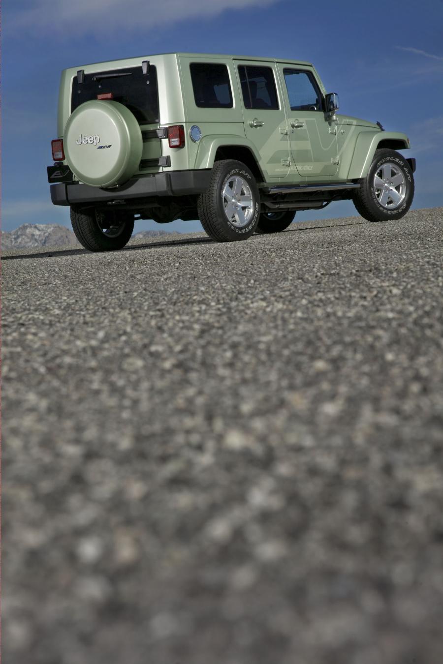  Jeep Wrangler Unlimited EV Concept 2009 года  (фото 7 из 13)